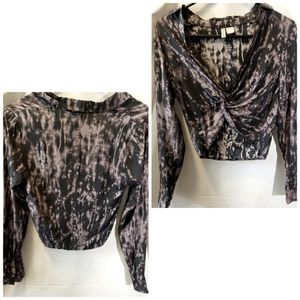 Divided L/S Cropped Blouse